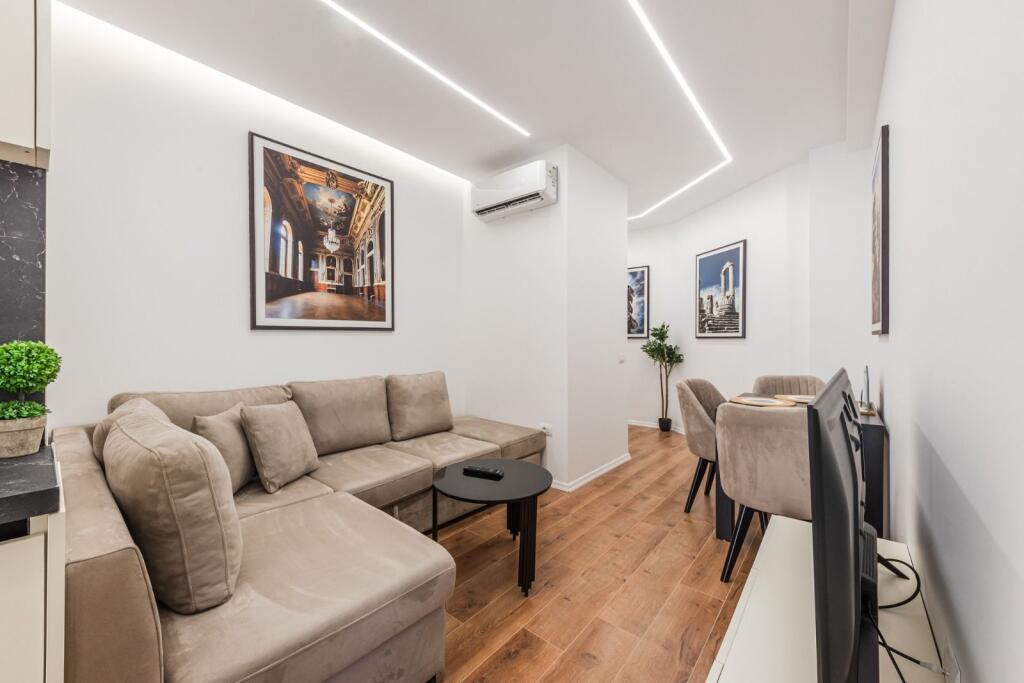 🏢Ne zonen e Myslym Shyrit,prane Farmaci Dite &amp; Nate jepet me qera apartament,1+1,i mobiluar 700Euro