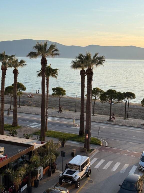 Apartament 1+1 full pamje deti Lungomare Vlore
