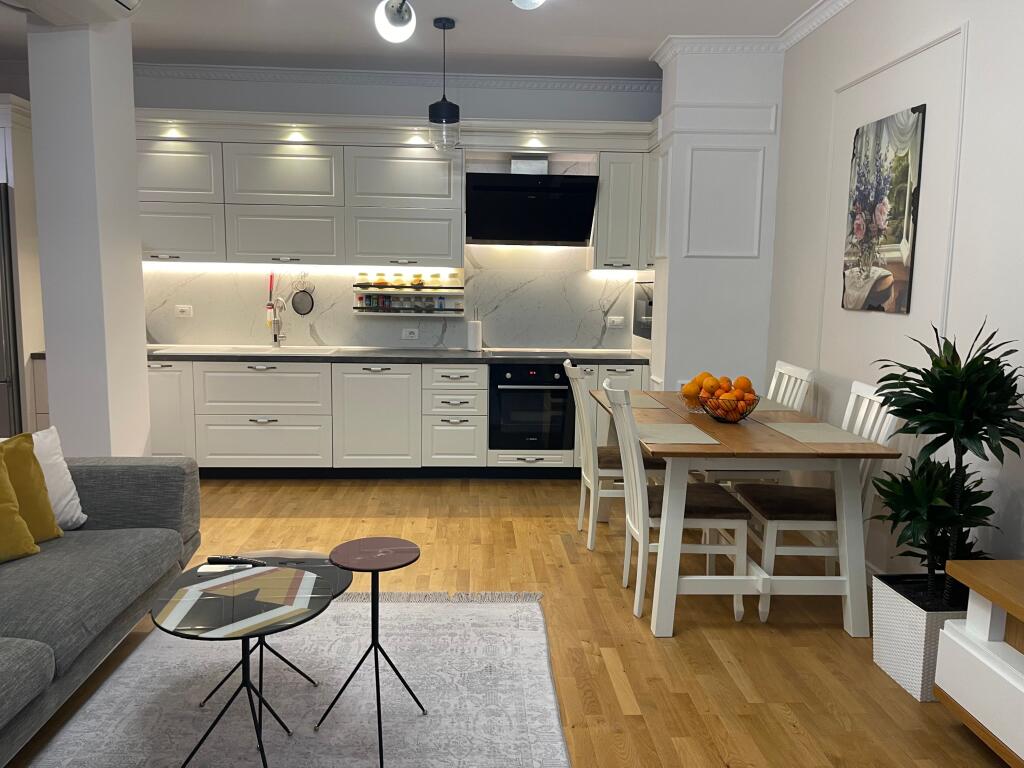 Shitet apartament 3+1+2 Kopshti zologjik