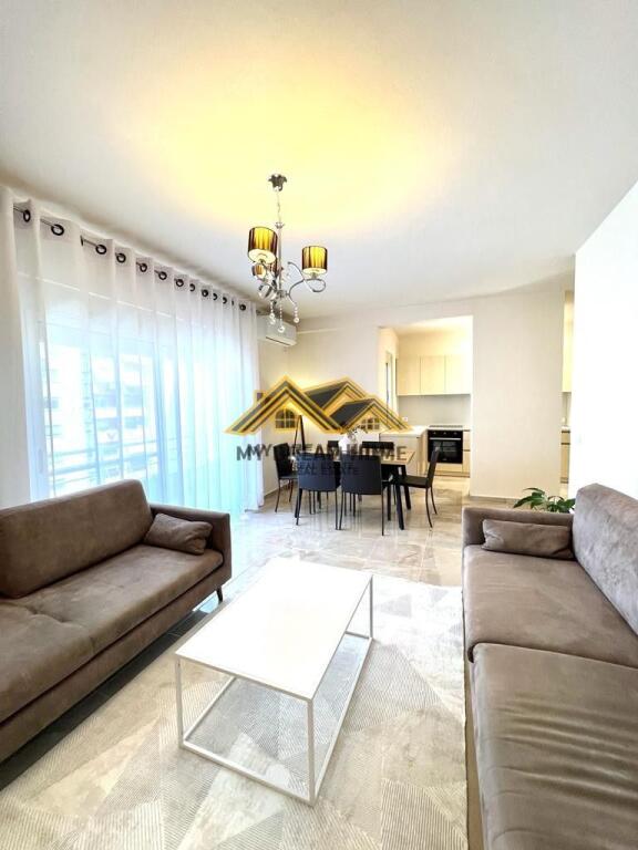 VENDESI SUPER APPARTAMENTO 3+1+2 VICINO AL EX DISTRETTO DI DURRES !!!