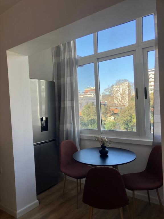 🏢Ne zonen e Myslym Shyrit,prane Postes Qendrore Shqiptare jepet me qera garsoniere 35m2,e mobiluar  50,000LEKE     