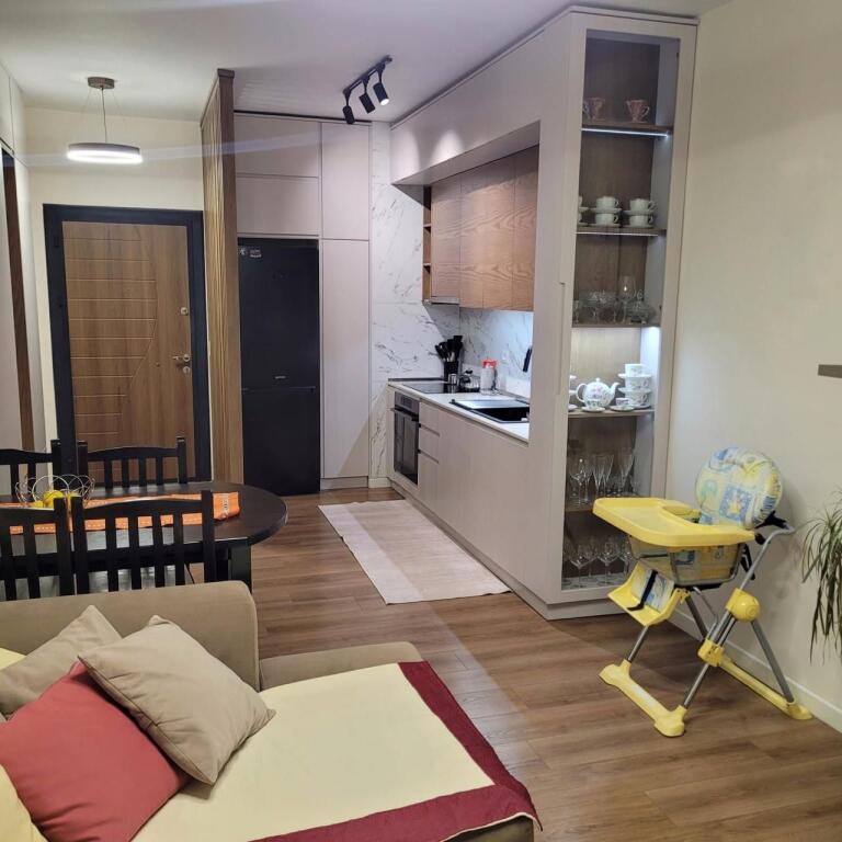 🏡 APARTAMENT ME QIRA 2+1 📍 Ish Fusha e Aviacionit 💶 Çmimi: 650 € / muaj