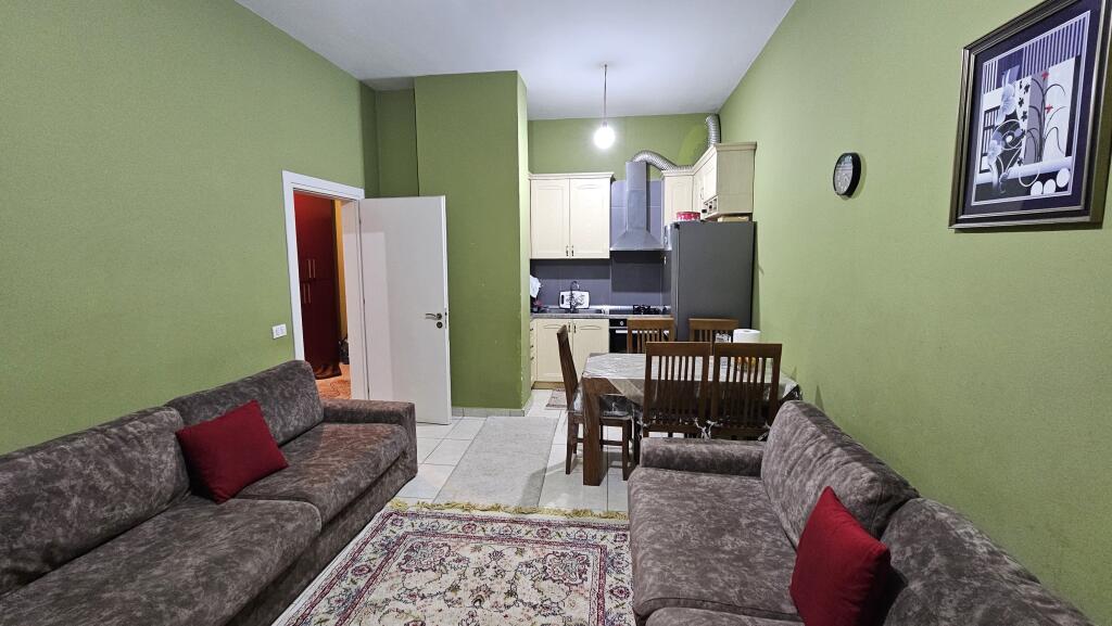 Apartament 1+1 me 2 Ballkone per Shitje , Astir