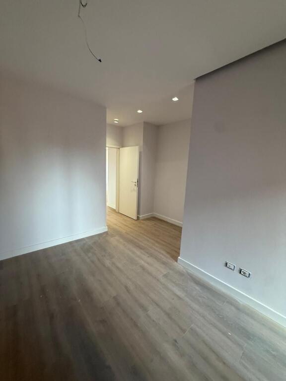 SHKOLLA E KUQE  shesim apartament me garazhd 2+1+2