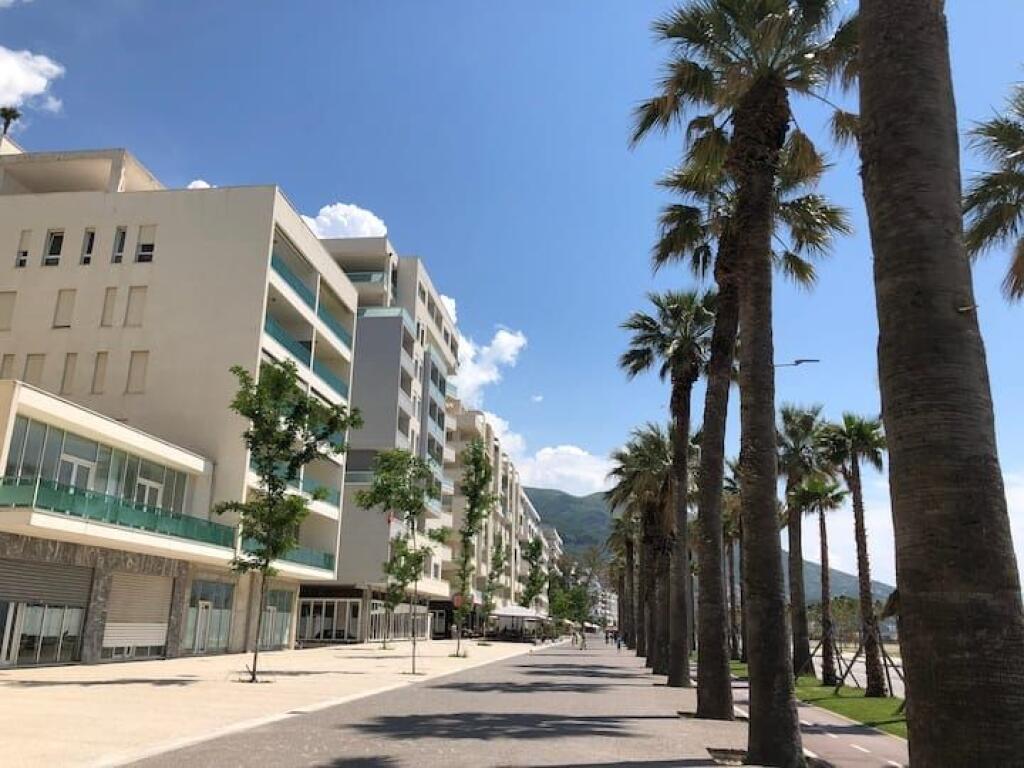 Apartament 1+1 full pamje deti Lungomare Vlore