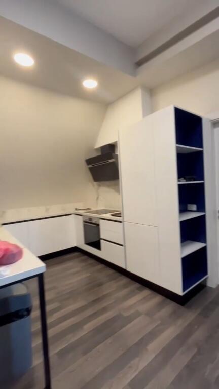 LIQENI THATE  Shesim super apartament 3+1+2+verande.