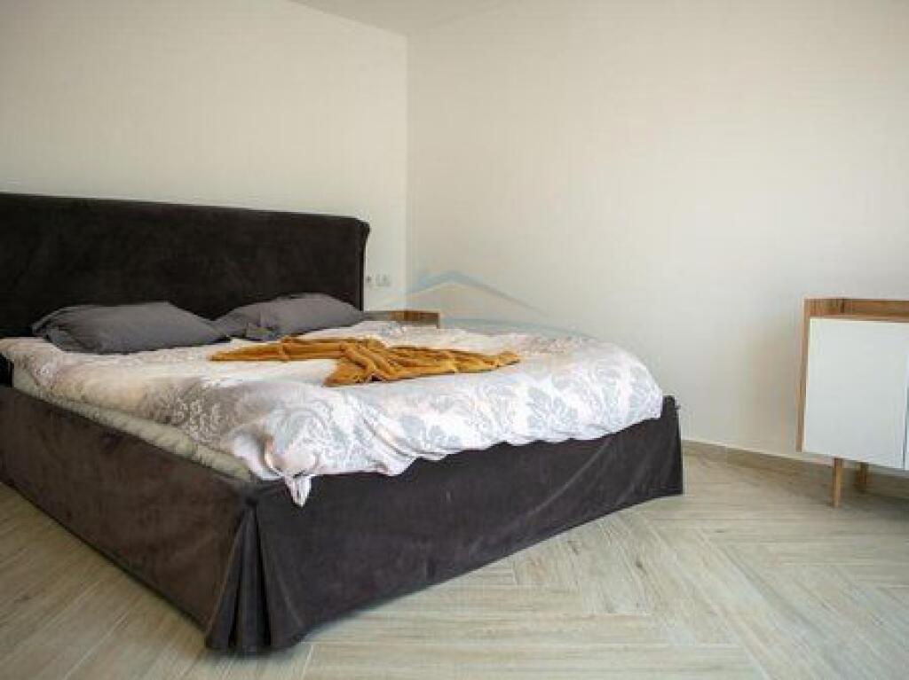 Shitet, Penthouse 3+1+2, Liqeni i Thatë, Tiranë !