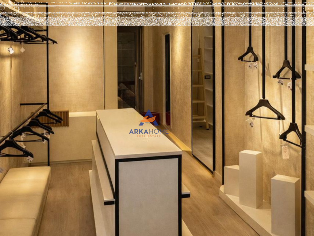 VENDESI COMMERCIALE IN VENDITA 27M2 "TE MUHAMET GJOLLESHA" 340.000 EURO