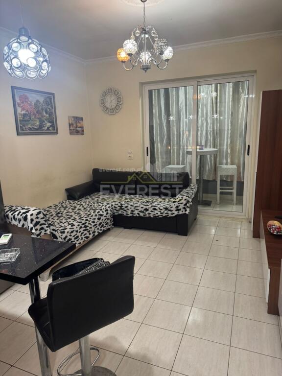 OCCASIONE! Monolocale in affitto ad Astir. Prezzo 250 Euro.