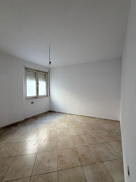 🏢 Appartamento/ufficio in affitto vicino al centro di Tirana