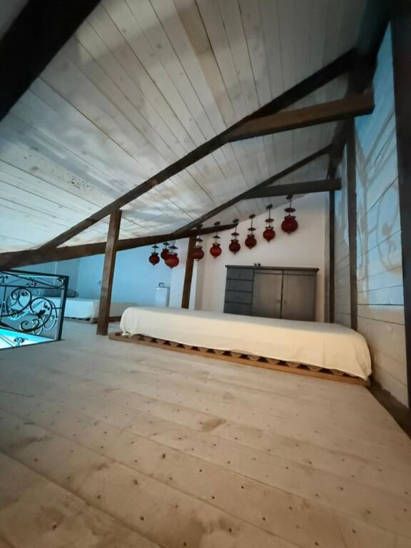 SHTEPI PRIVATE PER QERA TE GJIMNAZI PETRO NINI