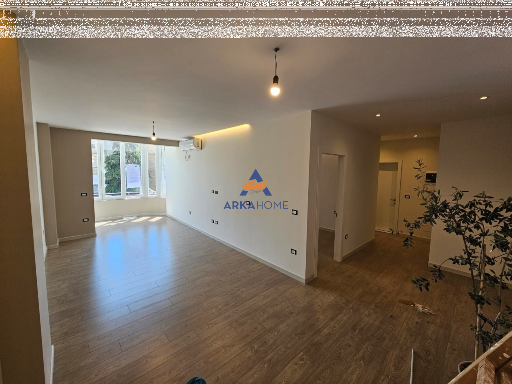 JEPET APARTAMENT ME QERA 2+1 "ZOGU I ZI" 900 EURO