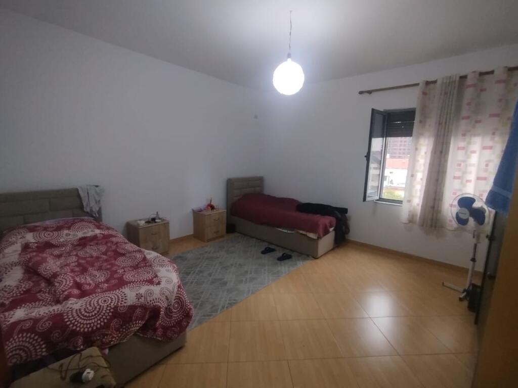 Qera | Shtëpi private 2 + 1 | 21 Dhjetori | 500 €/muaj