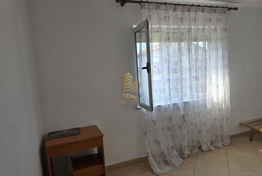 Affitto, Appartamento 3+1+A+BLK, Parzialmente arredato, Ali Demi, 40.000 Lek/Mese