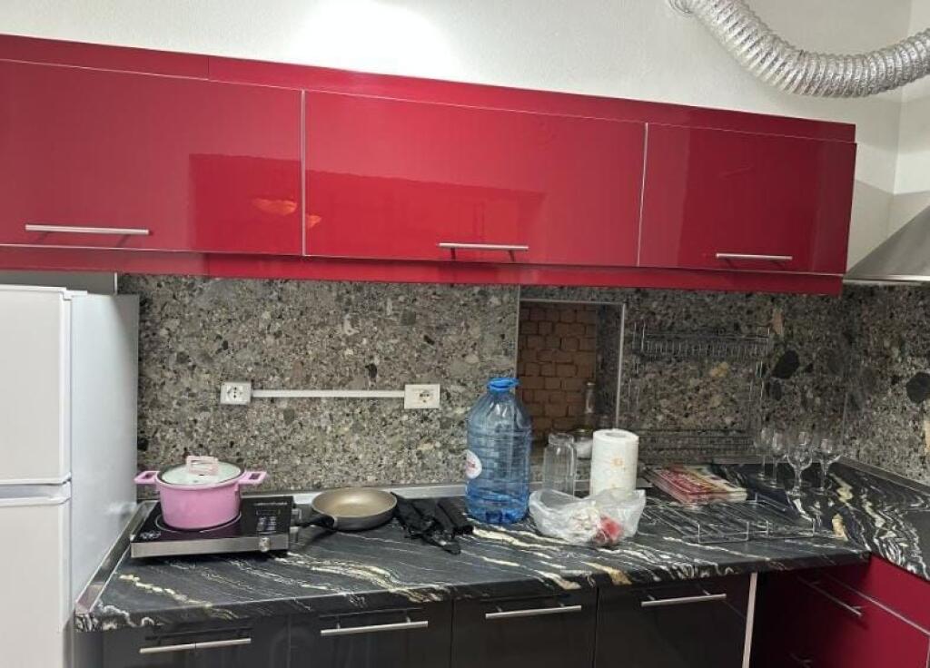 Jepet me qera apartament 2+1 5 Maji 450 Euro