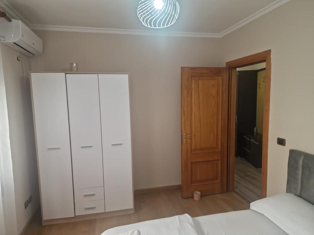 Shitet apartament eskluzive 2+1 ne Qender te Tiranes