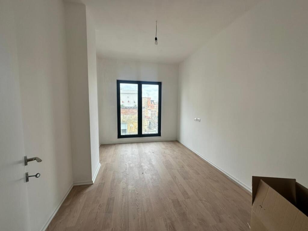 Apartament 2+1 ne shitje , Rruga Barrikadave