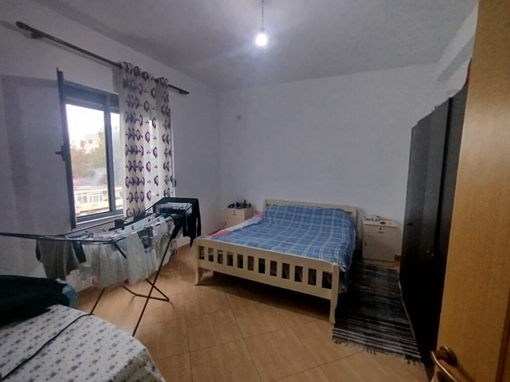 Qera | Shtëpi private 2 + 1 | 21 Dhjetori | 500 €/muaj