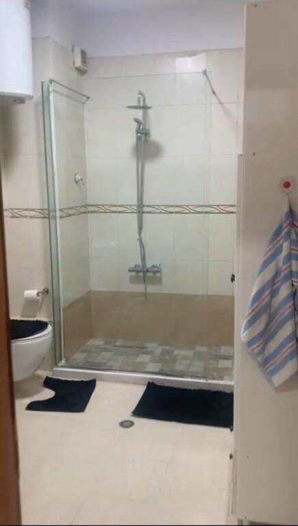 🏢Rruga e Elbasanit,prane Mullirit te Vjeter jepet me qera apartament 1+1,i mobiluar 700Euro   