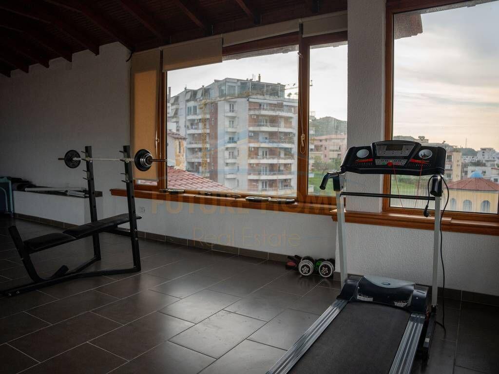 Shitet, Penthouse, Kodra e Diellit,Tiranë!!