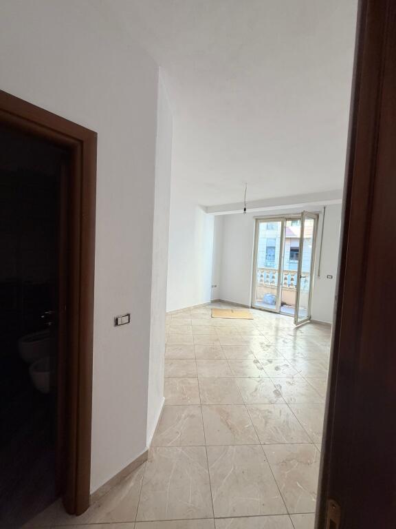 🏢 Appartamento/ufficio in affitto vicino al centro di Tirana