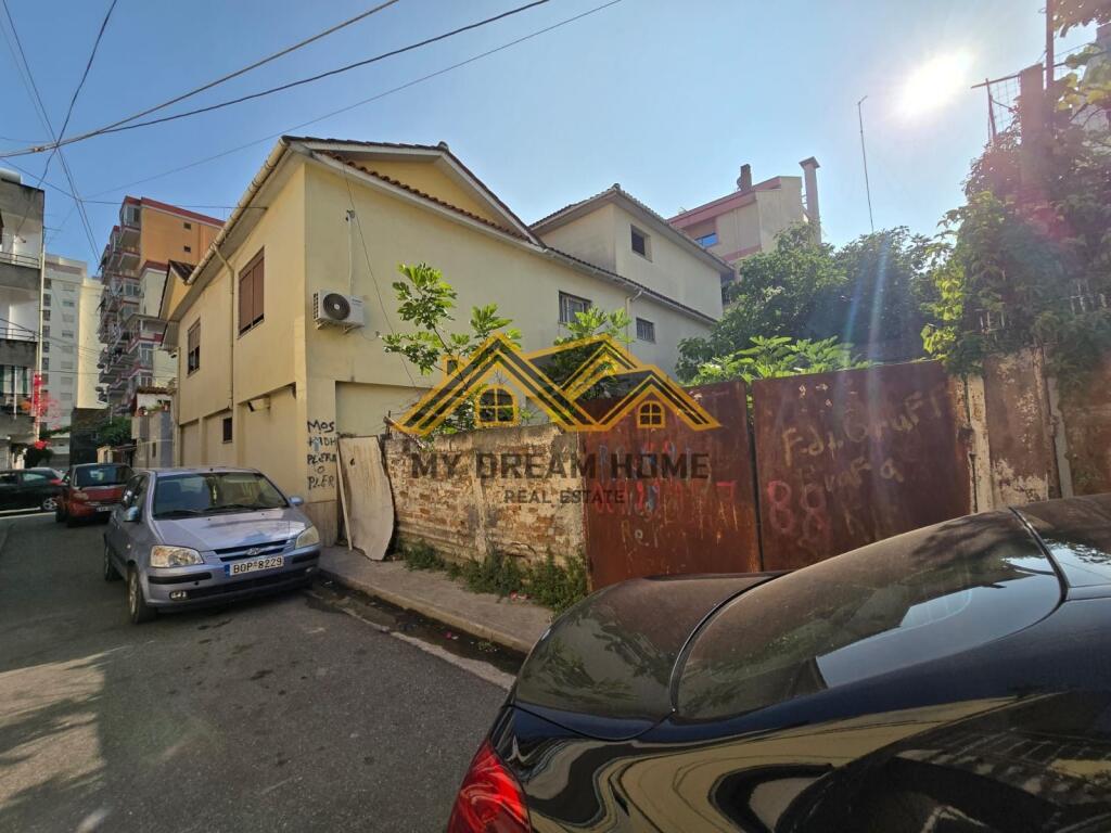 Terreno in Vendita Più Edificio Rovinato a Kazazi Durres