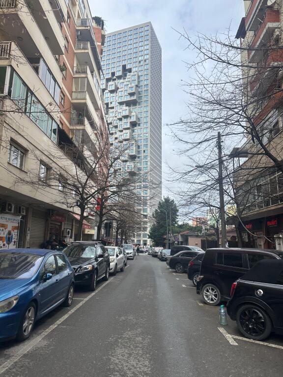 NEGOZIO IN AFFITTO 46 M2 VIA ELBASAN 80.000 LEKE