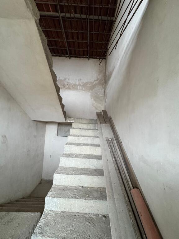 🏡 VENDESI PRIVATA SU DUE PIANI IN VENDITA – KODRA E PRIFTIT