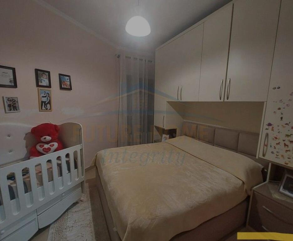 In vendita, Appartamento 1+1+2 Balconi, Nuova Maternità, Tirana.