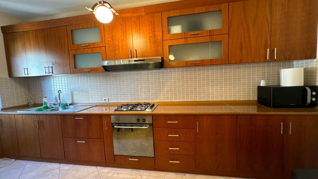 Apartament 2+1 per qira Liqeni Thate