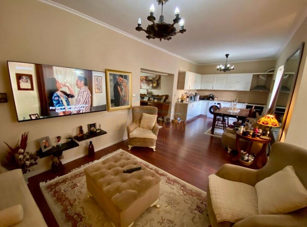 Shitet, Apartament 2+1+Garsoniere, Ambasada Amerikane, Tirane