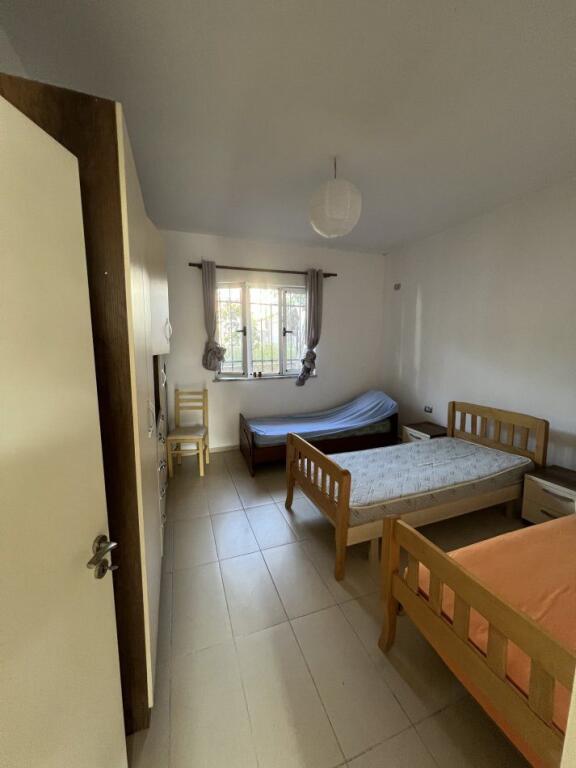 Shtepi private 1+1 me qera perballe UET ne Porcelan