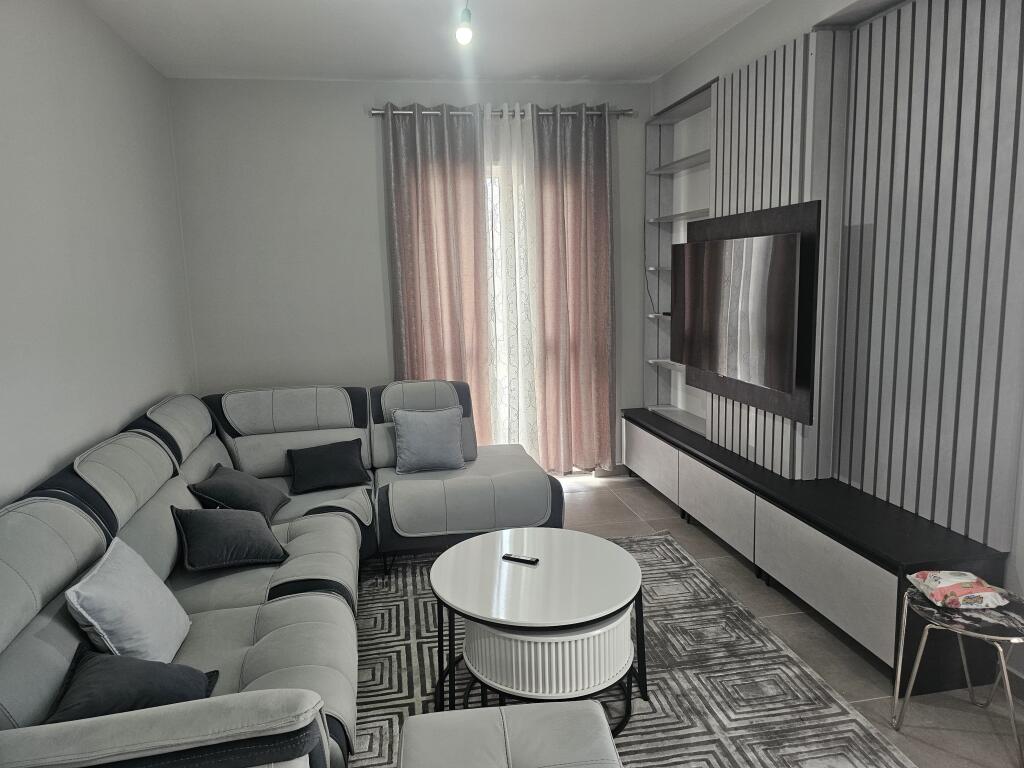 Jepet me qera 2+1+ post parkimi Univers City