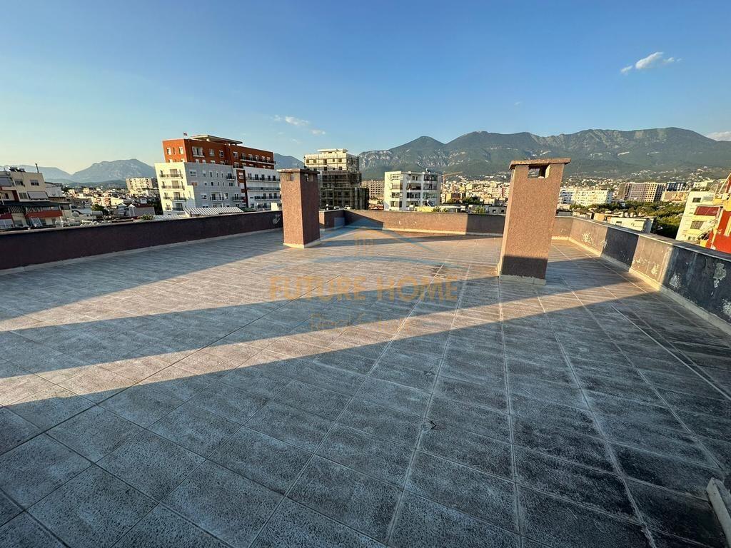 Shitje, Penthouse, Bulevardi Zhan Dark,Tiranë..