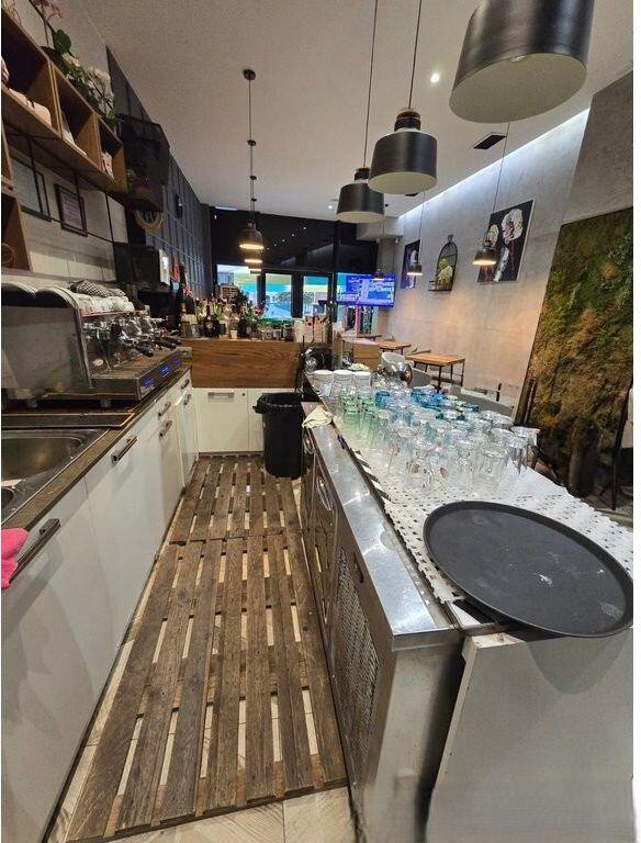 Vendesi Bar/caffè con piccola cucina in vendita a Myslym Shyr Tirana 43.000 €