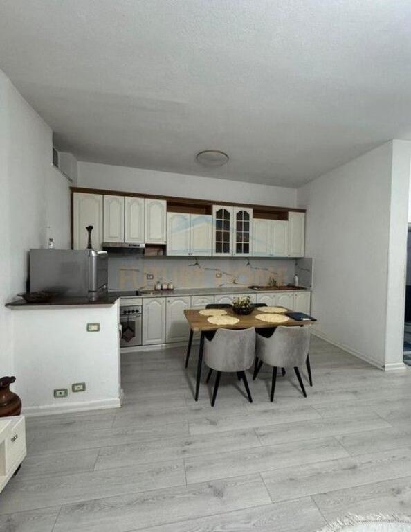 Qera, Apartament 1+1 , Rruga e Barrikadave, Tirane