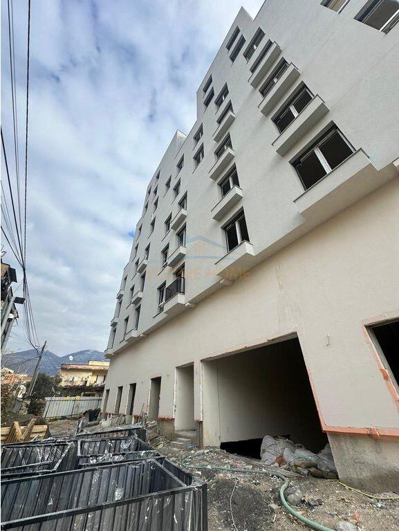 Shitet, Apartament 2+1, Ali Demi, Tiranë.