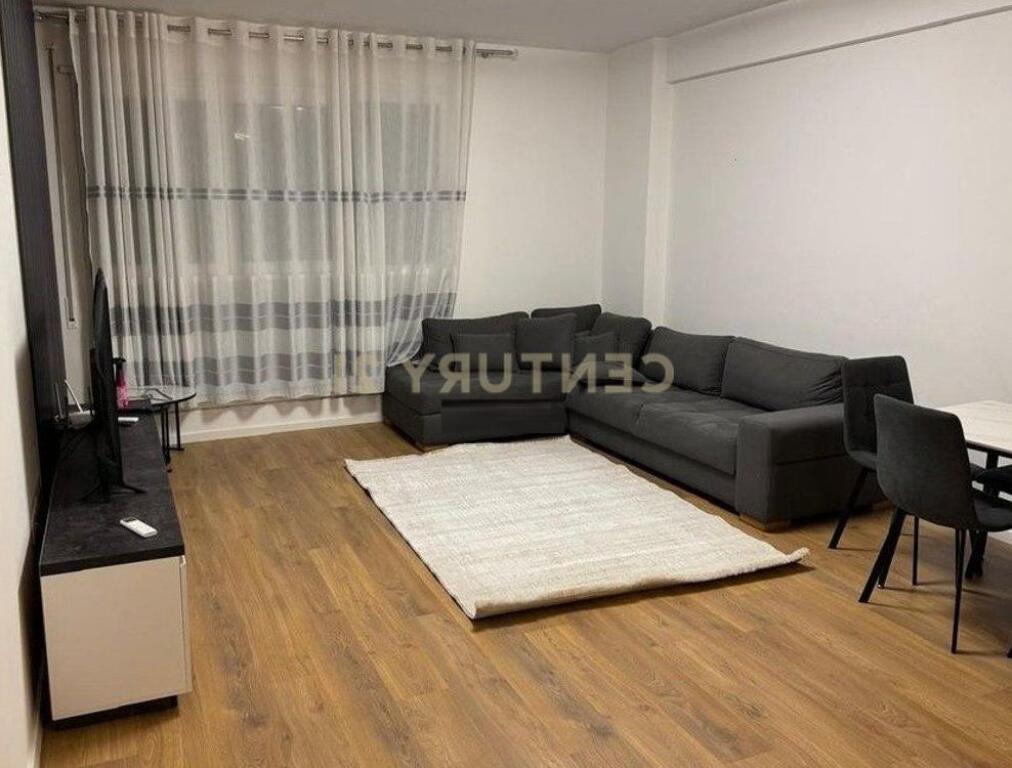 Jepet me qira apartament 2+1+2 me ballkon, në kompleksin Trio Towers