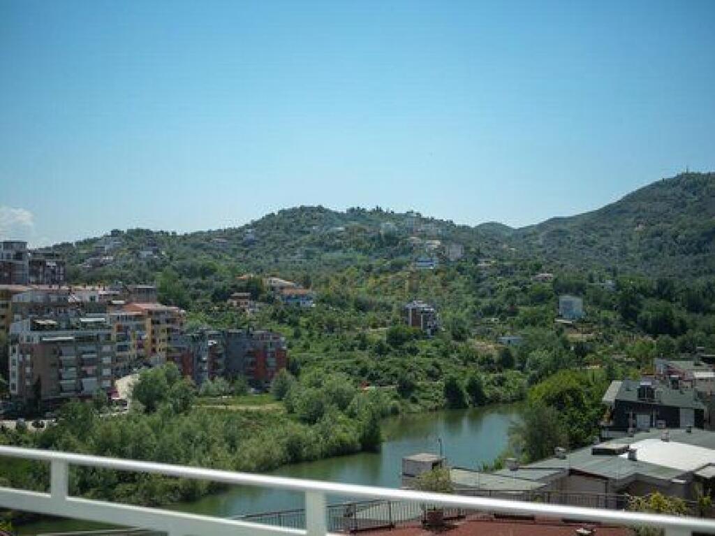 Shitet, Penthouse 3+1+2, Liqeni i Thatë, Tiranë !