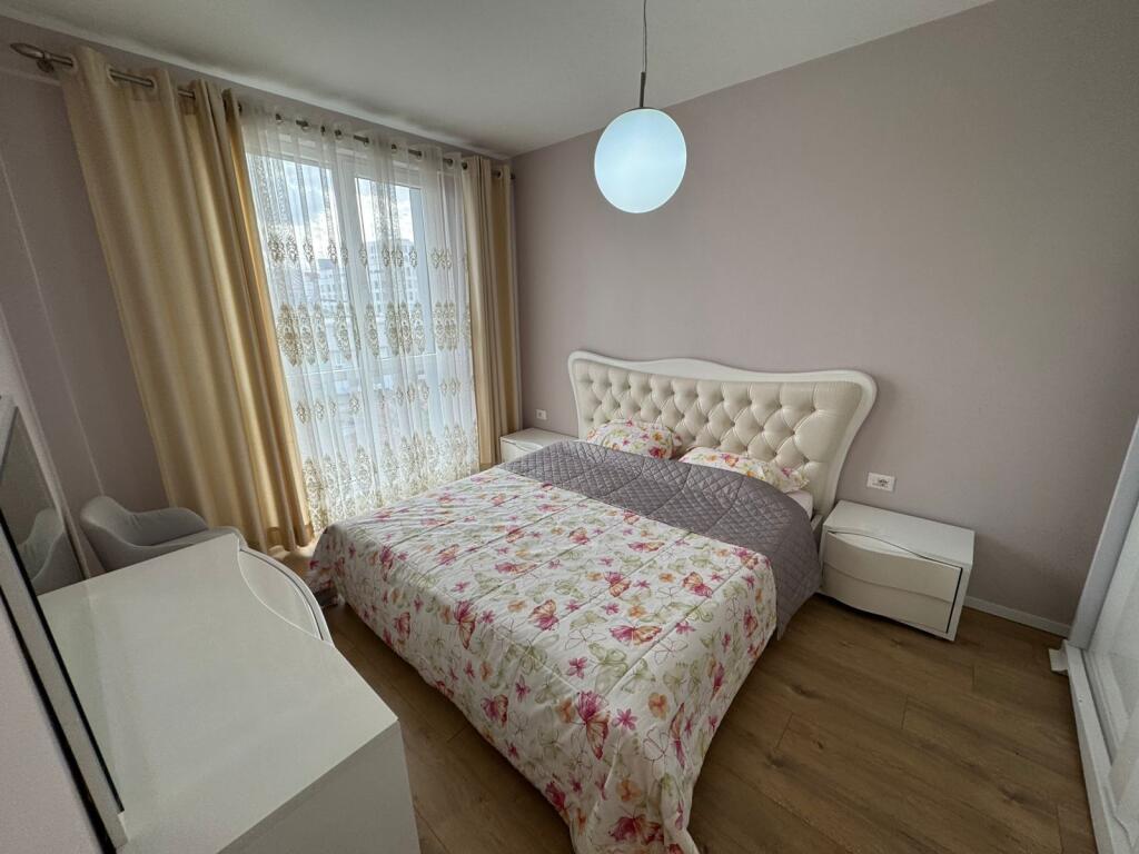 Jepet me qera Apartament 1+1  Adresa : siri kodra  Afarr hotel Meridian  Kati 3  E mobiluar  Cmimi 550€ ne muaj