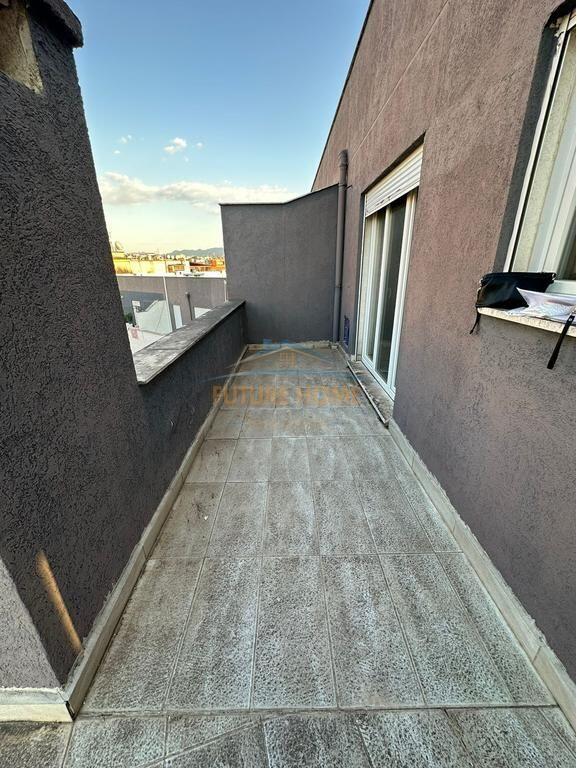 Shitje, Penthouse, Bulevardi Zhan Dark,Tiranë..