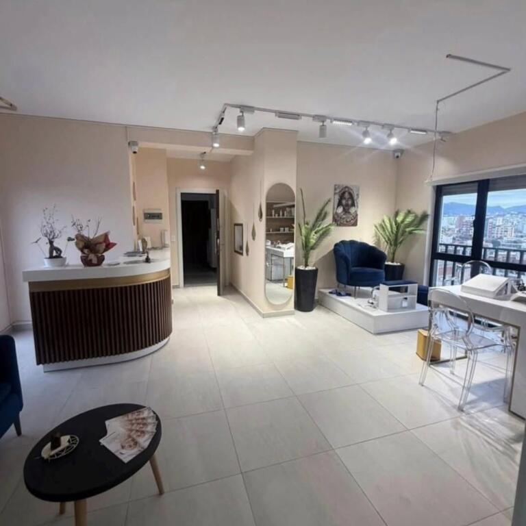 Shitet. Qendër ( Vila Gold)   Apartament 3+1+2