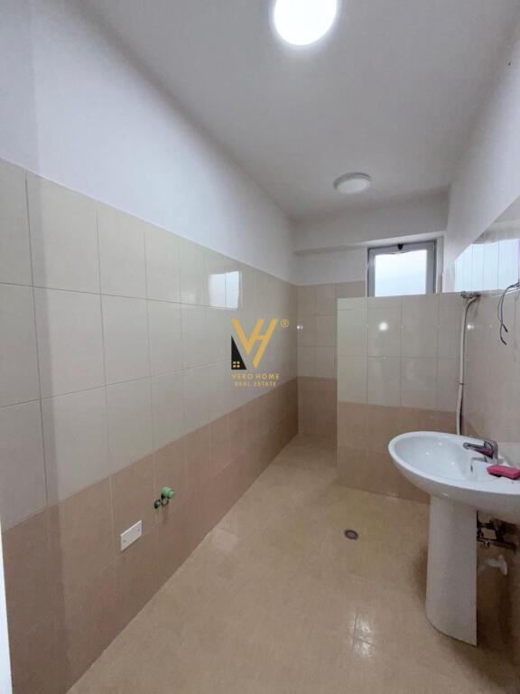 JEPET KAPANON 720 M2 ME QERA NE PRUSH 2.800 EURO