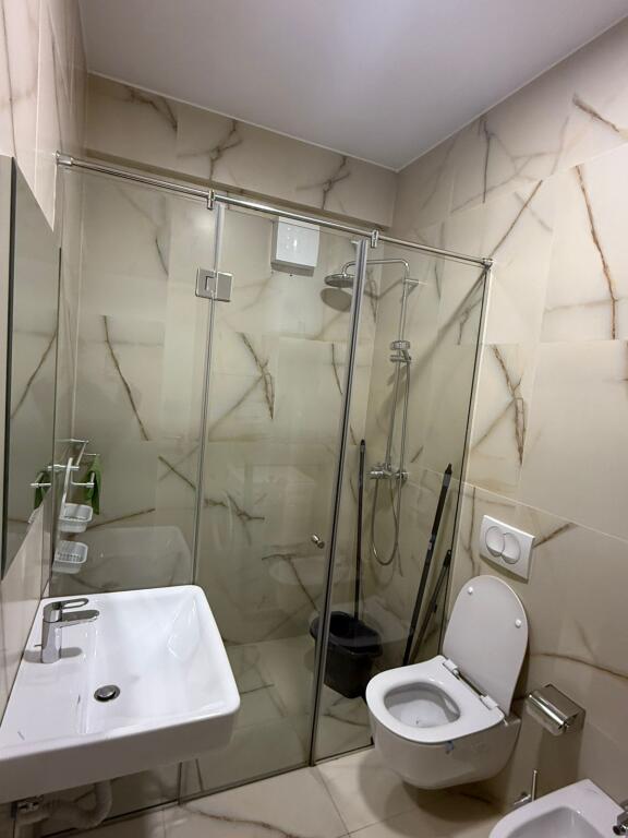 Apartament 2+1+2 per Qera Zogu i Zi