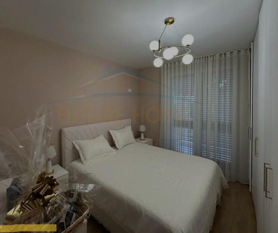 Shitet, Apartament 1+1+ Post Parkimi, Shkozë
