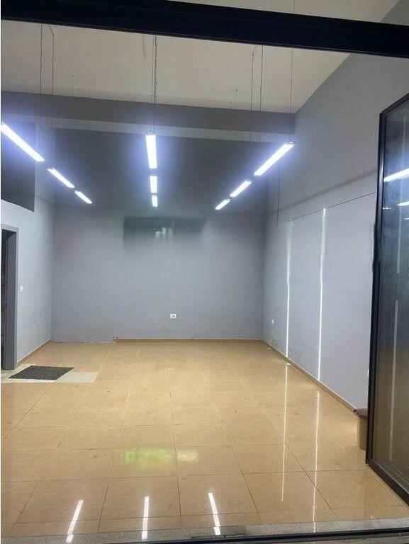 LOCALE COMMERCIALE IN AFFITTO PRESSO IL COMPLESSO HALILI! 450 € /Mese