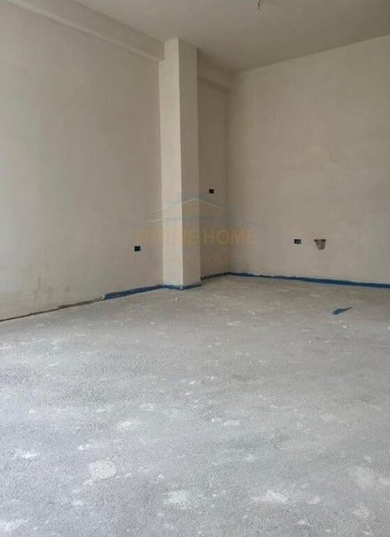 Shitet, Apartament 2+1, Ali Demi, Tiranë.