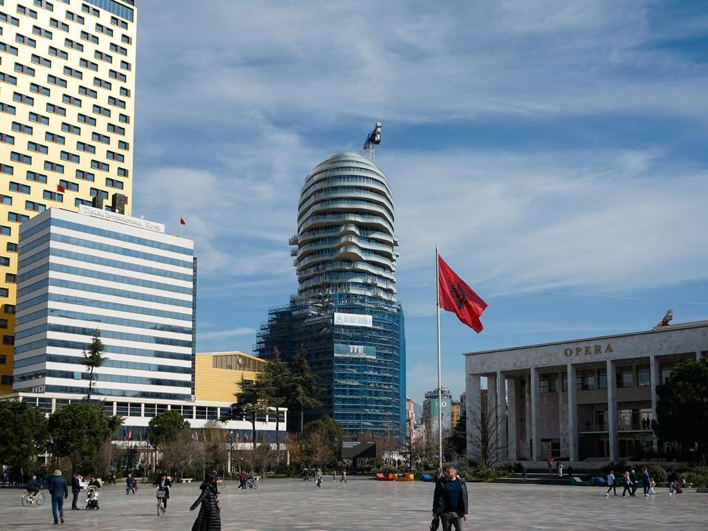 Apartment 3+1 for sale - Tirana Rock