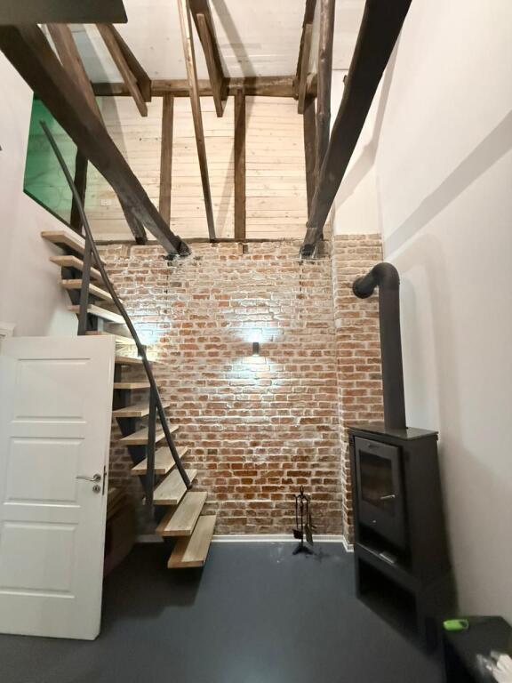 SHTEPI PRIVATE PER QERA TE GJIMNAZI PETRO NINI