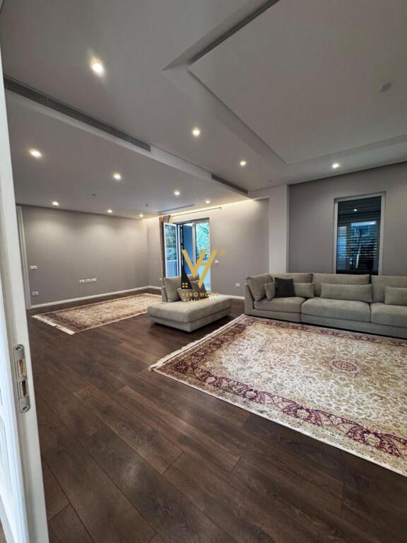 JEPET VILE LUKSOZE ME QIRA NE KOM.AKACIA HILLS, MJULL BATHORE 5.000 EURO